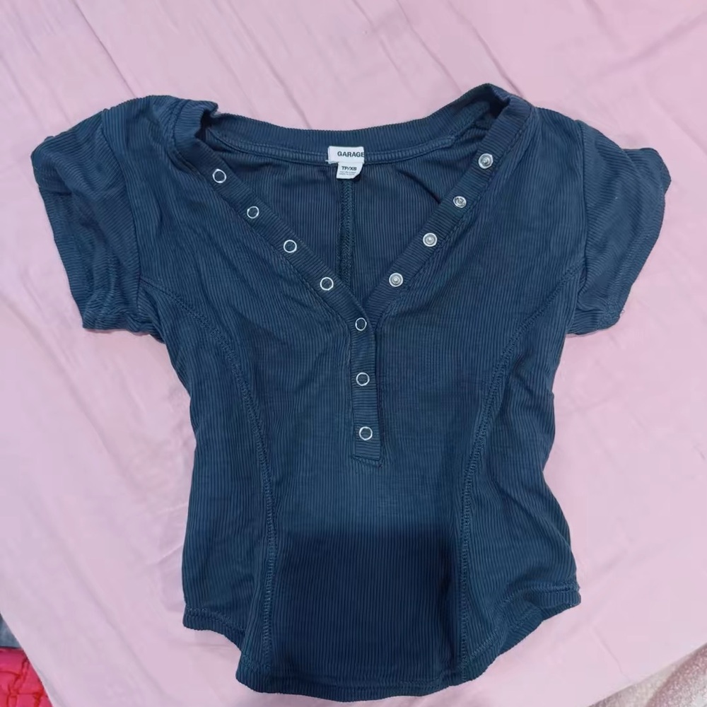 Garage button up crop